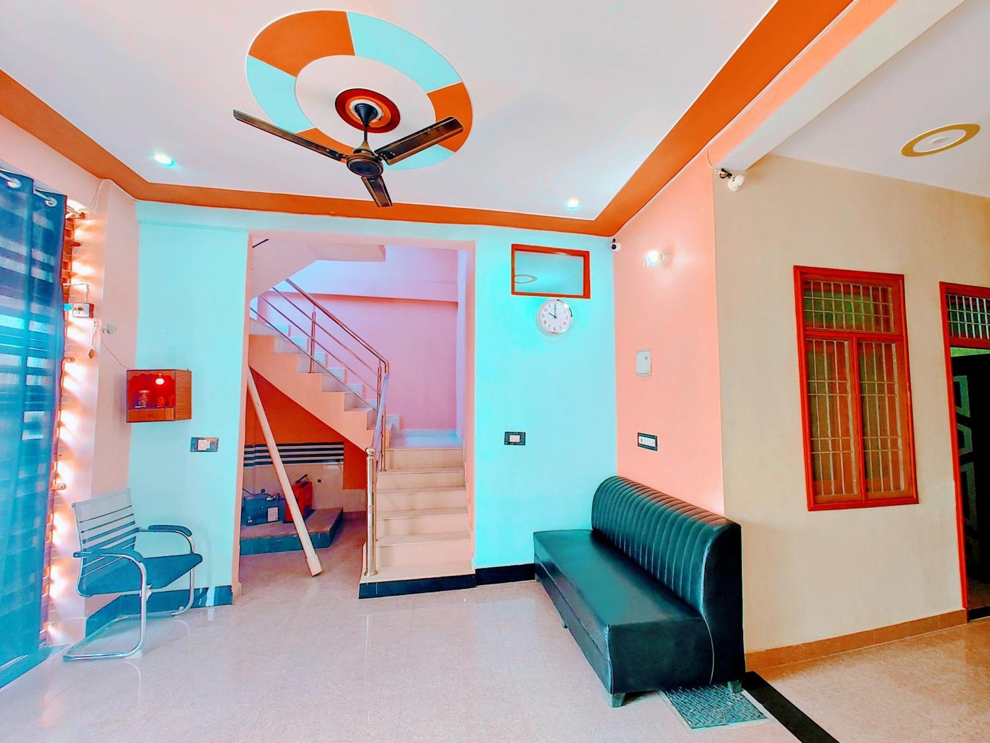 Hotel Raghukul Ayodhya Bagian luar foto