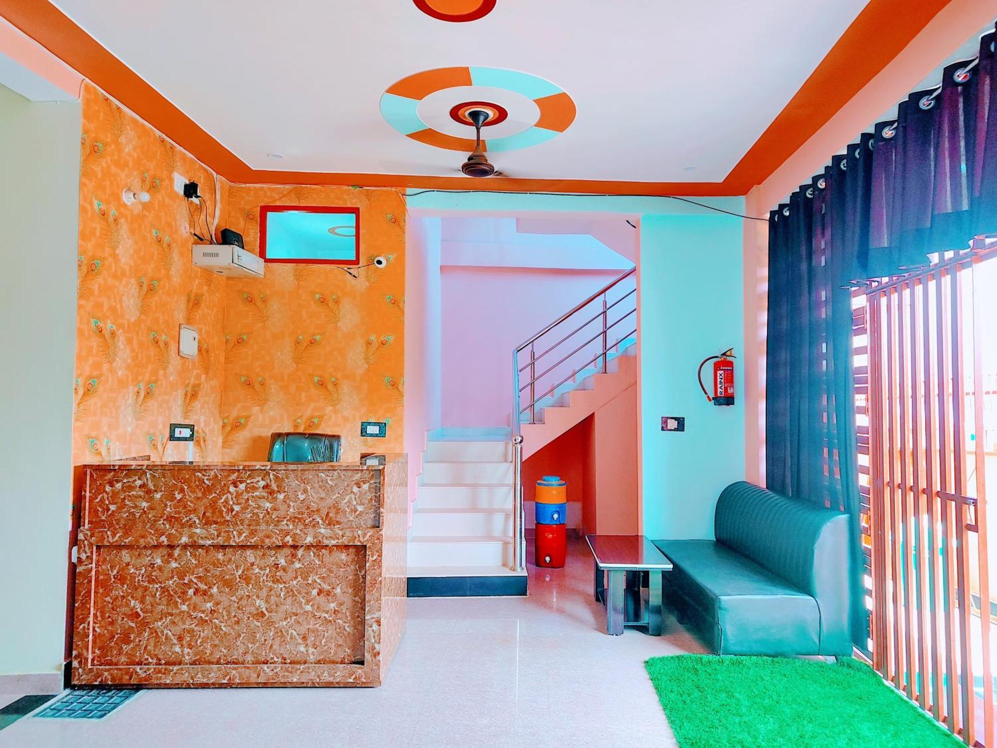 Hotel Raghukul Ayodhya Bagian luar foto