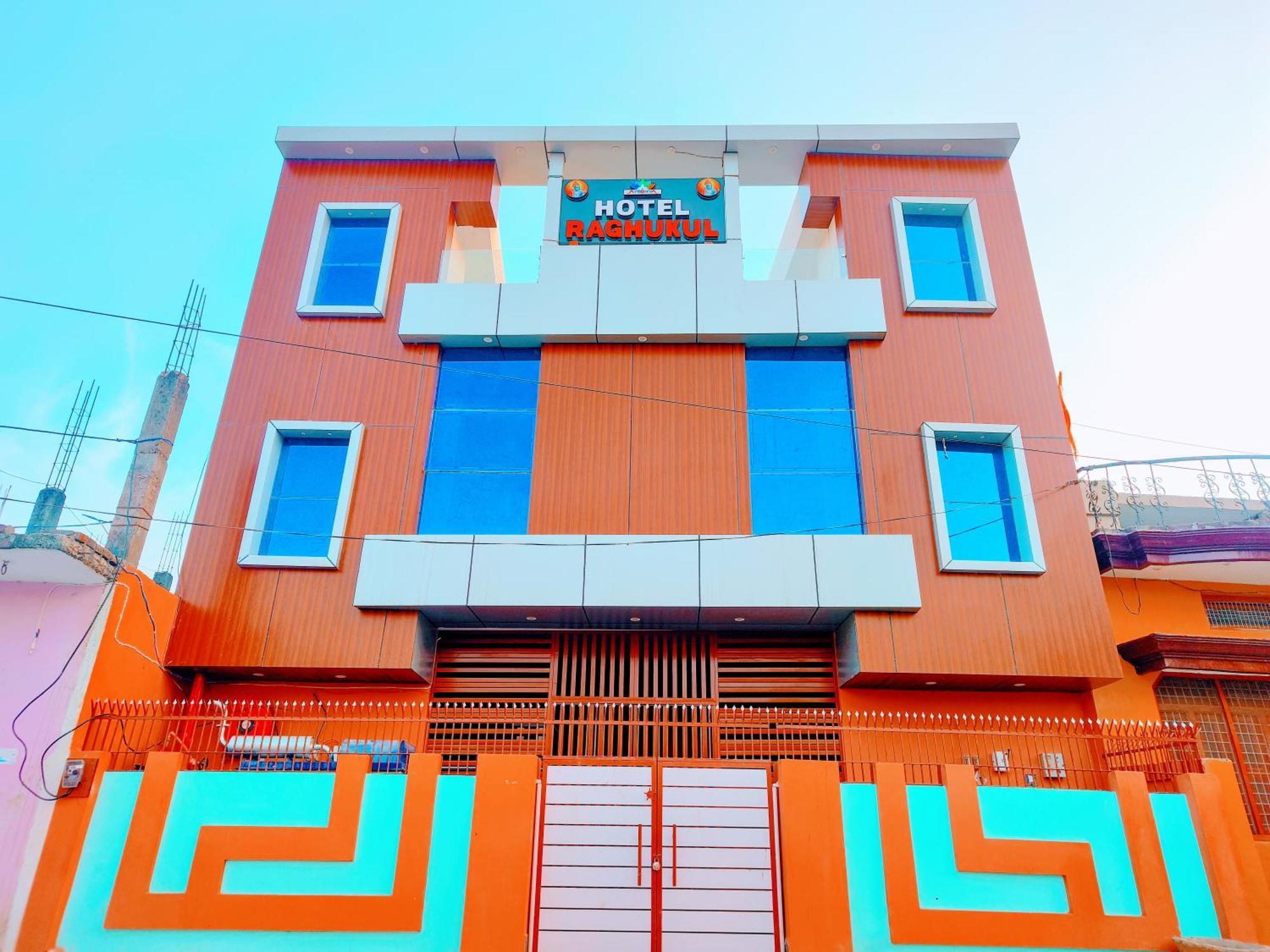 Hotel Raghukul Ayodhya Bagian luar foto