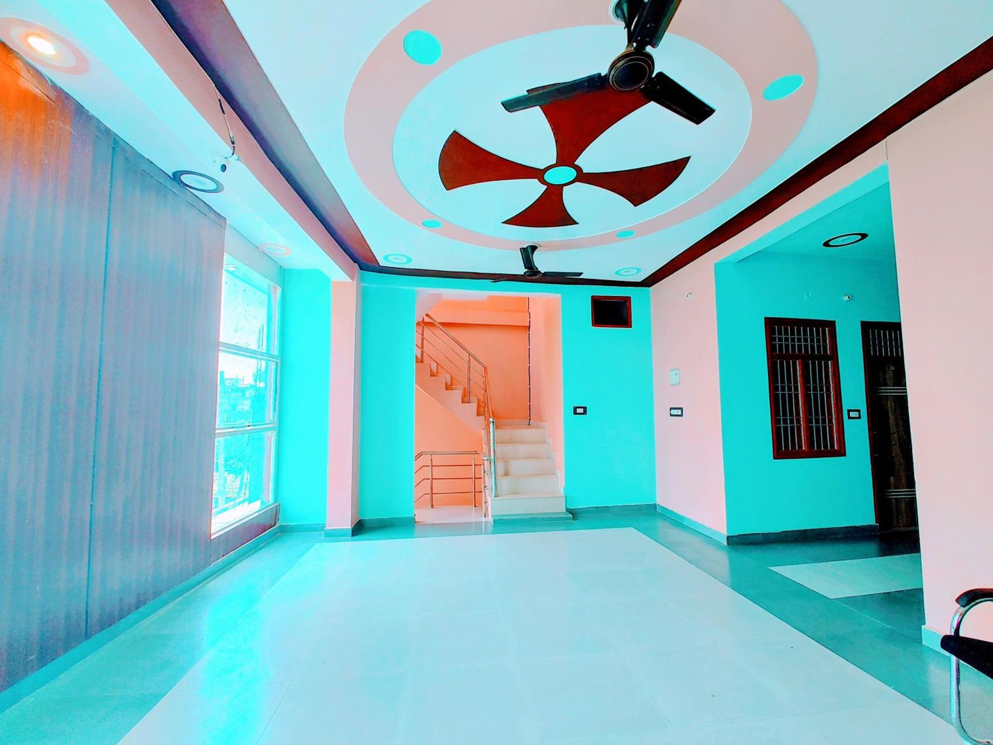 Hotel Raghukul Ayodhya Bagian luar foto