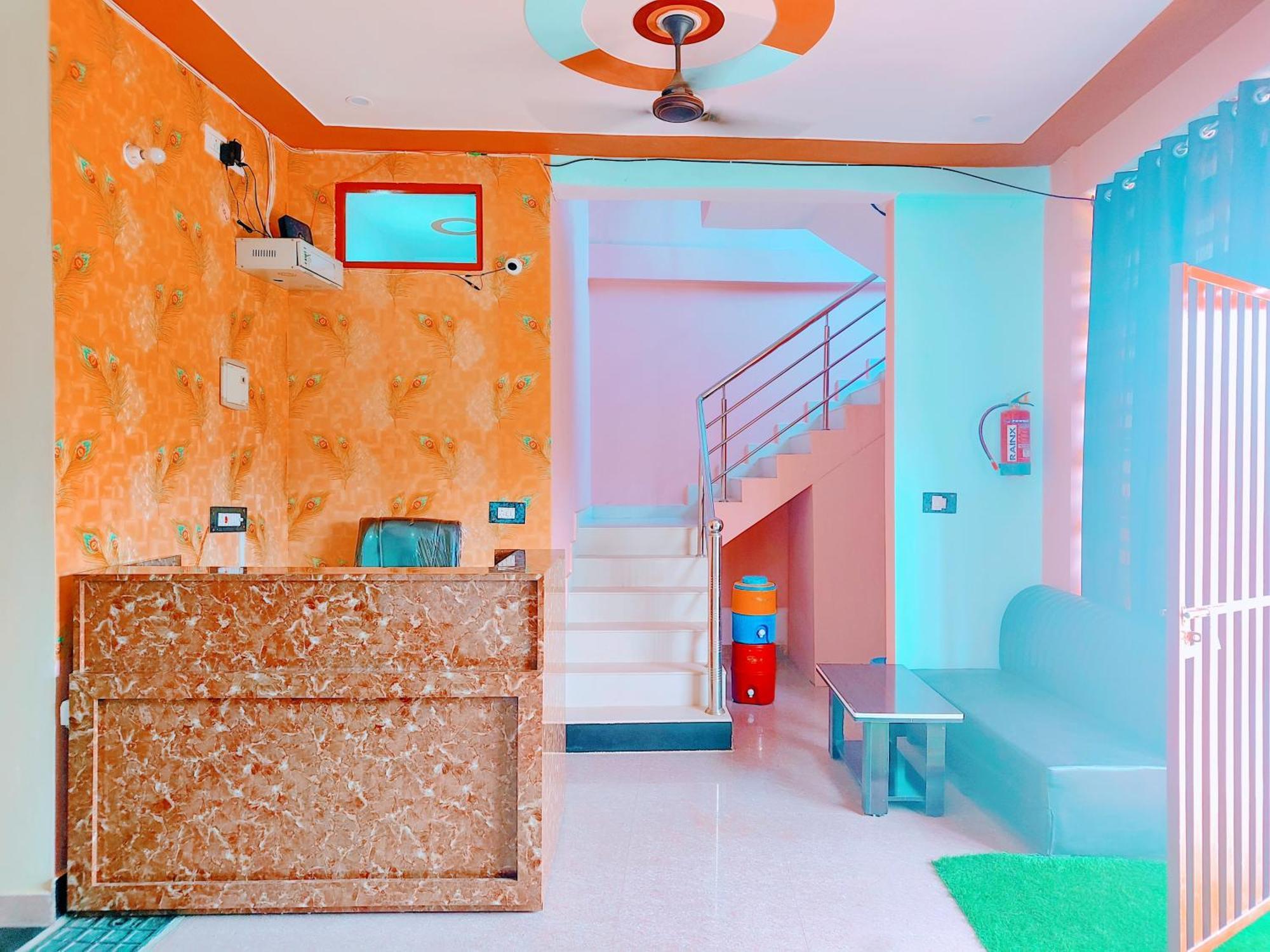 Hotel Raghukul Ayodhya Bagian luar foto
