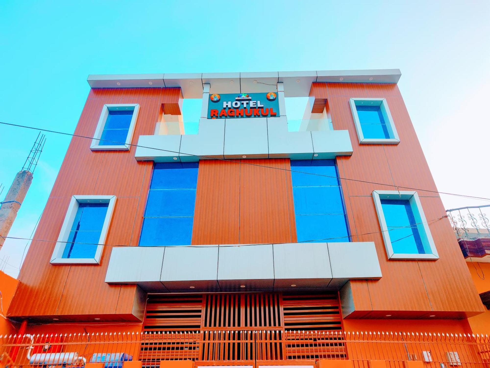 Hotel Raghukul Ayodhya Bagian luar foto