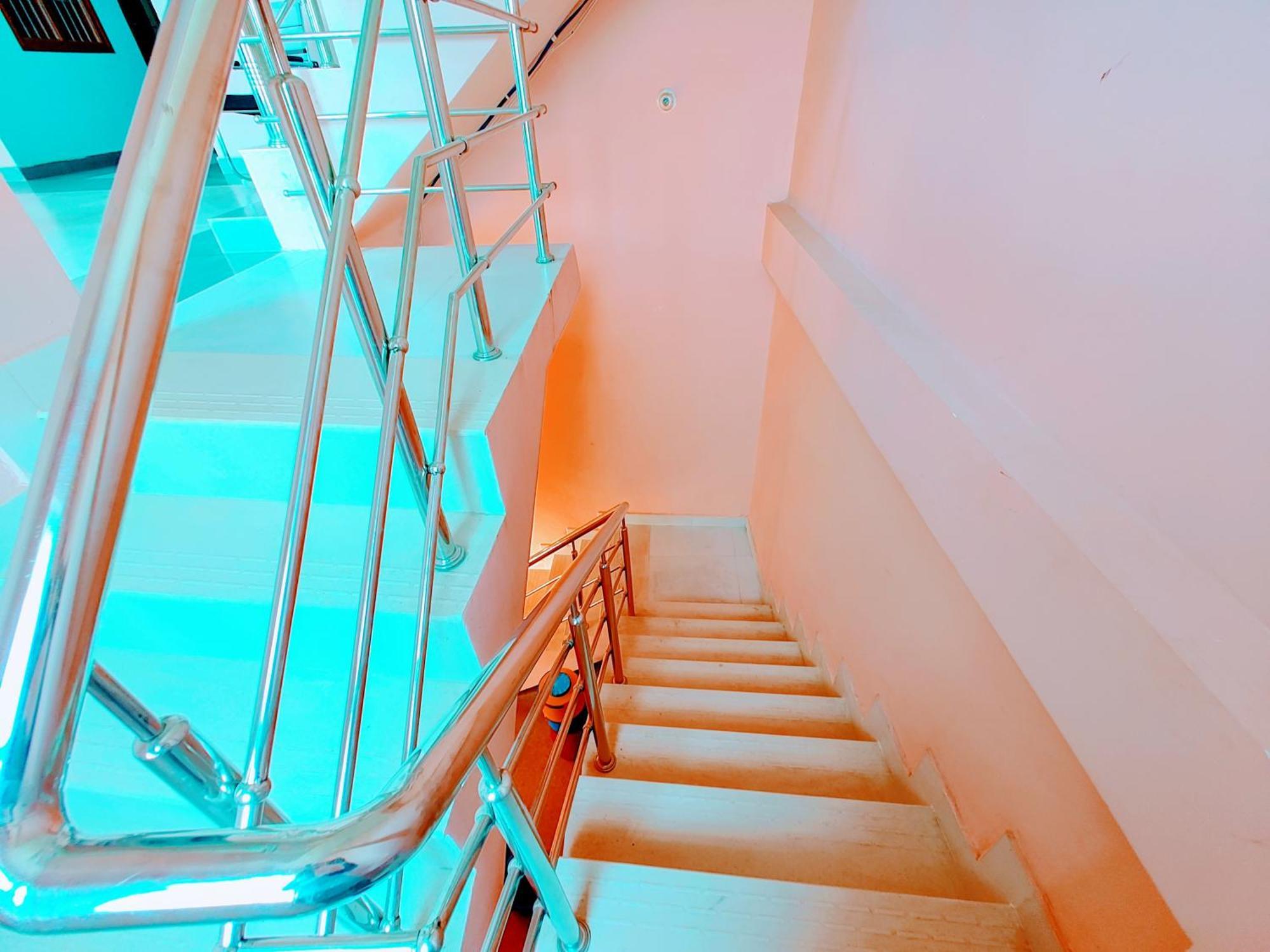 Hotel Raghukul Ayodhya Bagian luar foto