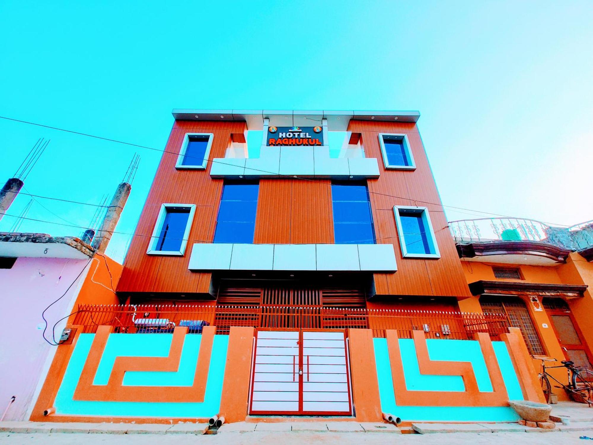 Hotel Raghukul Ayodhya Bagian luar foto