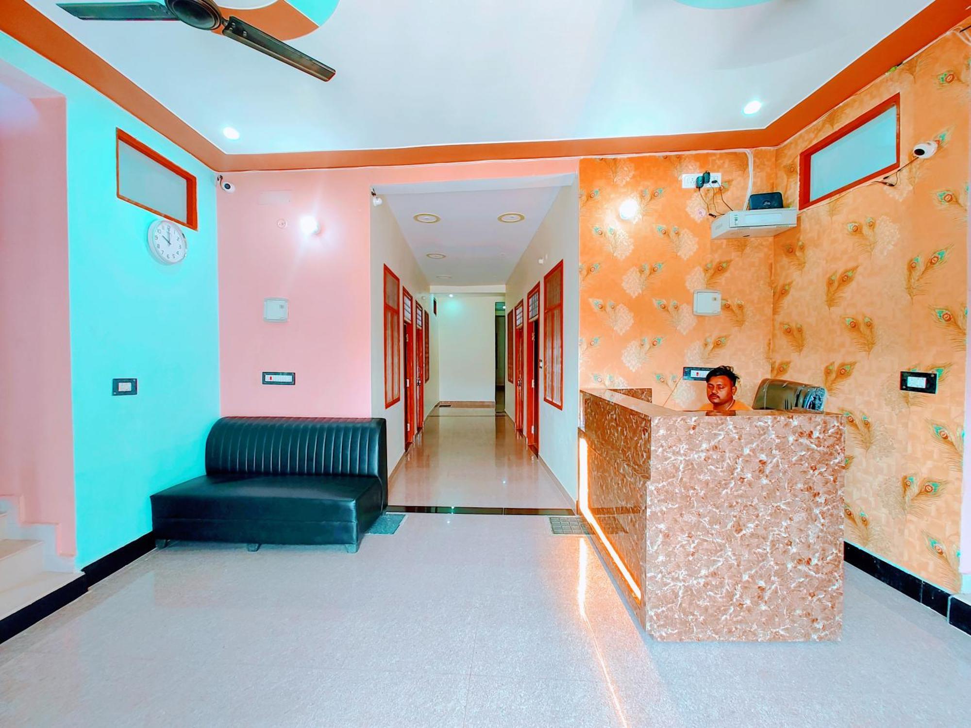 Hotel Raghukul Ayodhya Bagian luar foto