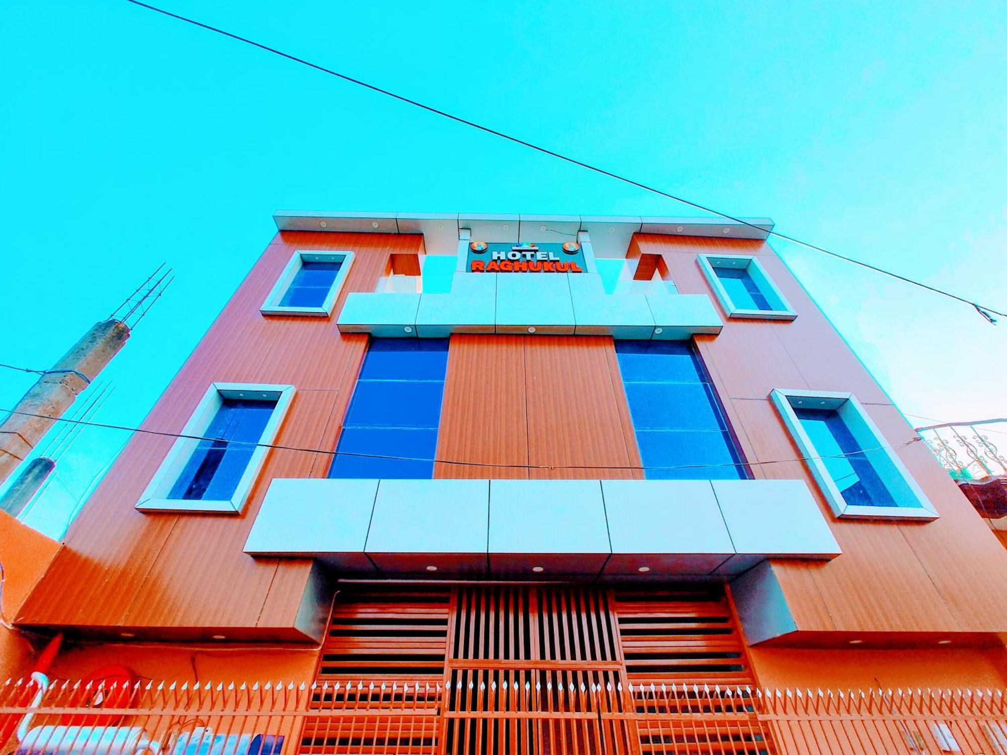 Hotel Raghukul Ayodhya Bagian luar foto
