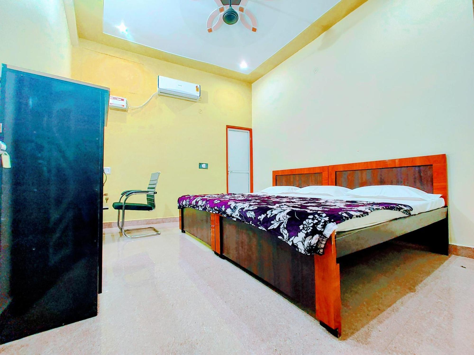 Hotel Raghukul Ayodhya Bagian luar foto