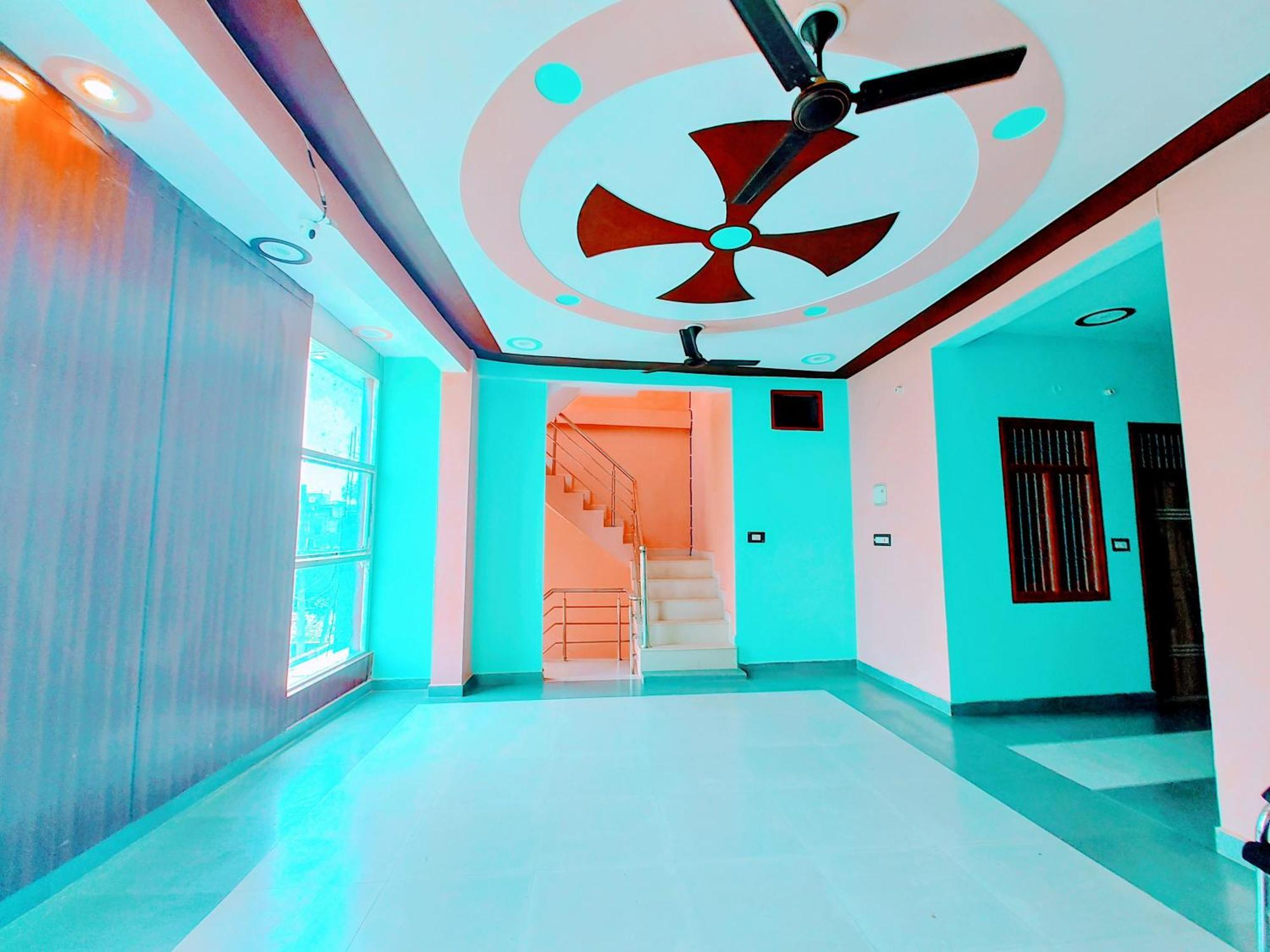 Hotel Raghukul Ayodhya Bagian luar foto