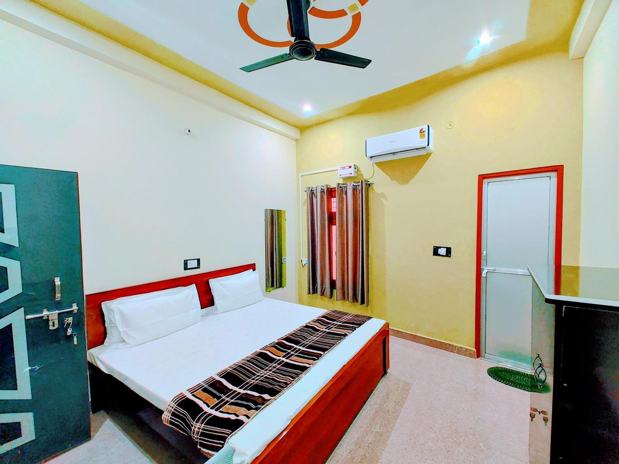 Hotel Raghukul Ayodhya Bagian luar foto
