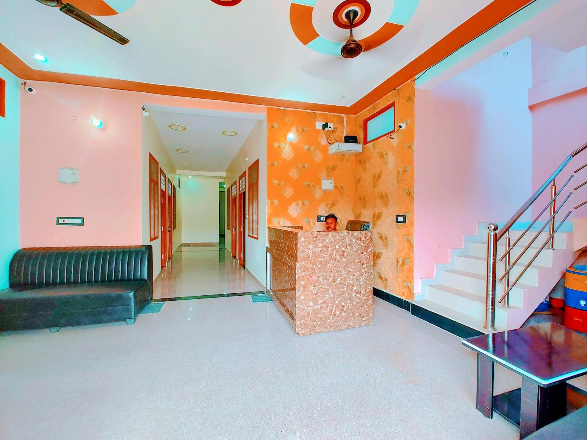 Hotel Raghukul Ayodhya Bagian luar foto